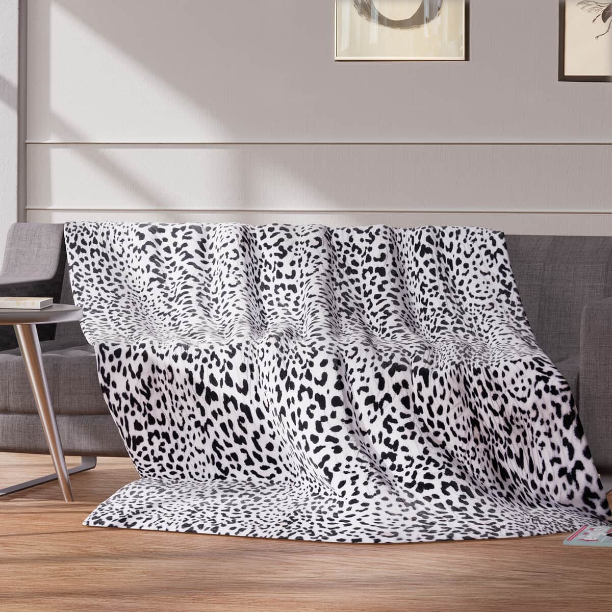 Homesmart White, Black & Pink Striking Leopard Pattern Microfiber Single Layer Flannel Blanket image number 0