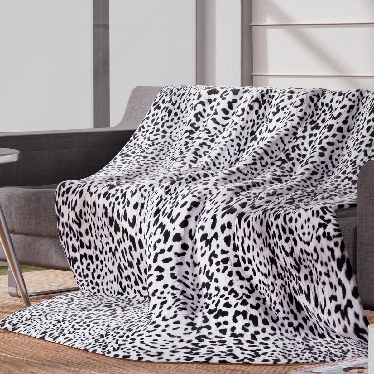 Homesmart White, Black & Pink Striking Leopard Pattern Microfiber Single Layer Flannel Blanket image number 1