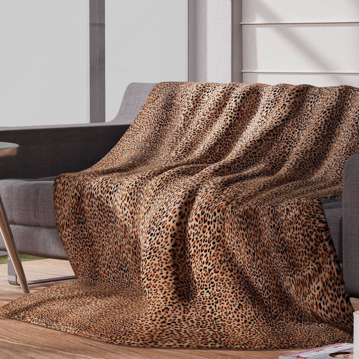 Homesmart Brown Striking Leopard Pattern Microfiber Single Layer Flannel Blanket 100% polyester image number 1