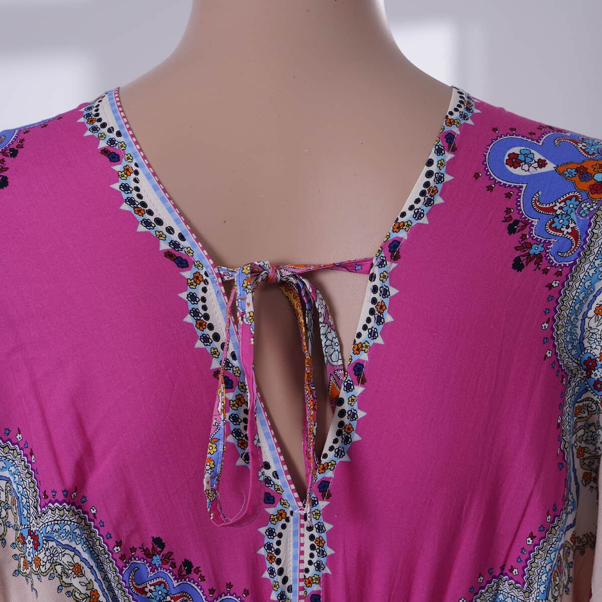 Tamsy Pink Printed V-Neckline Maxi Dress image number 5