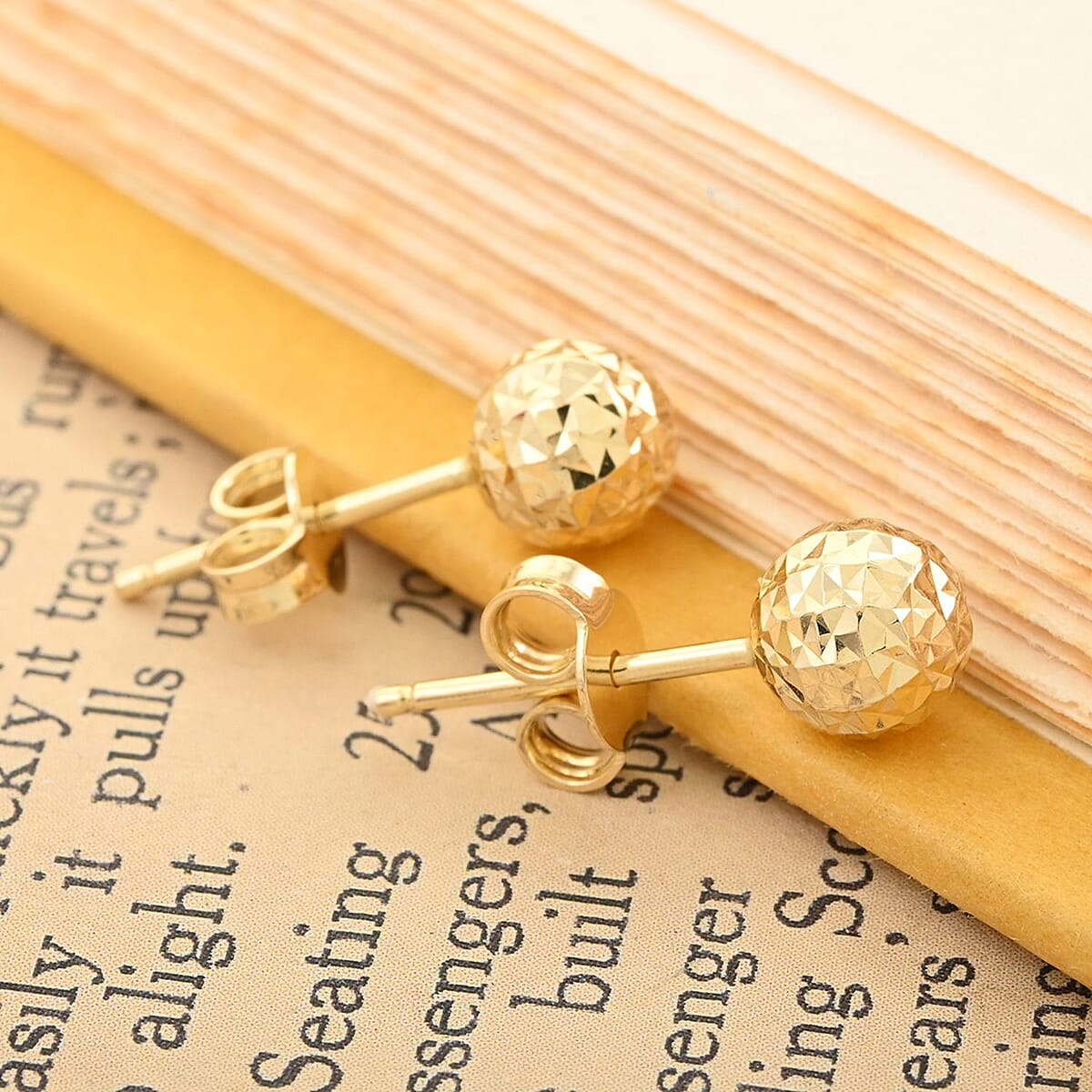 14K Yellow Gold 6mm Diamond-cut Ball Stud Earrings 0.90 Grams image number 1