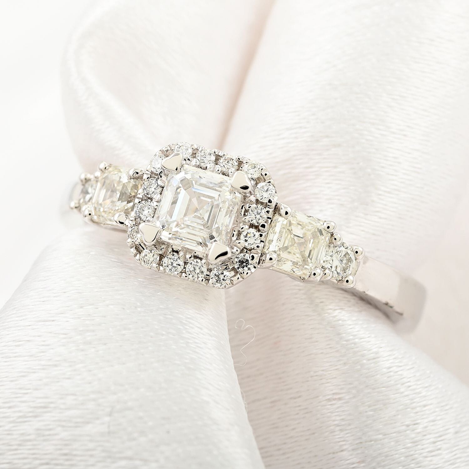 Modani 950 Platinum Diamond E-F VS Ring (Size 10.0) 5.25 Grams 0.90 ctw