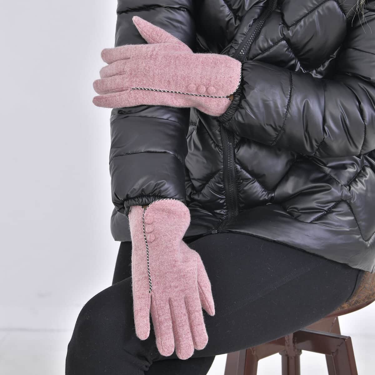 Pink 70% Cashmere Wool and 30% Polyester Gloves with Touch Screen Function image number 2