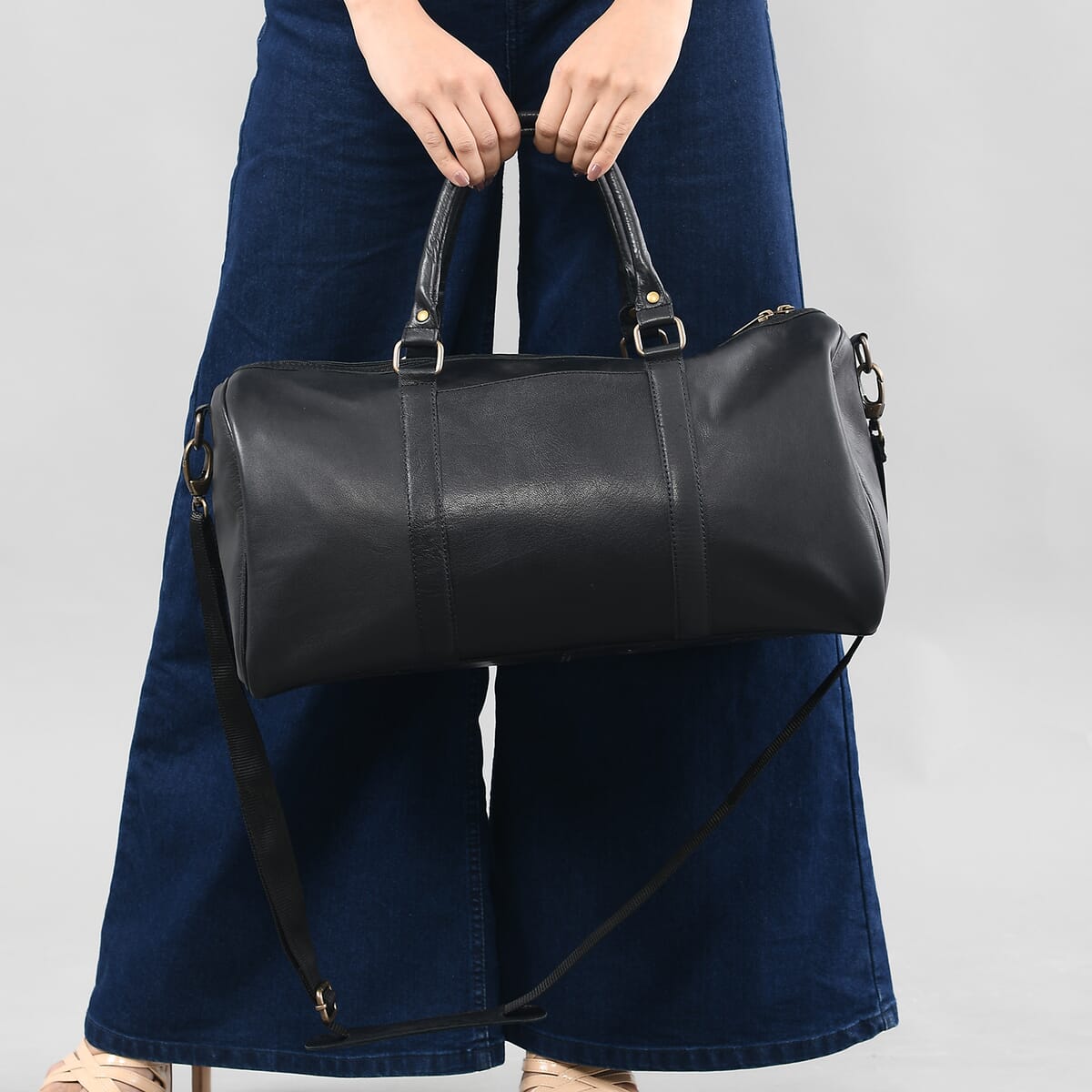 Black 100% Genuine Leather Luggage Duffle Bag with 57.5 Inch Adjustable and Detachable Shoulder Strap, Drop Handles, Zipper Closure image number 2