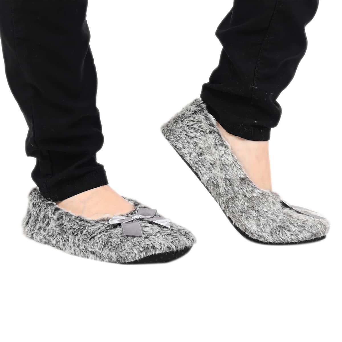 Set of 2 Pairs Grey Faux Fur Sherpa Home Bootie and Home Shoes (2.54"x7.08") image number 5
