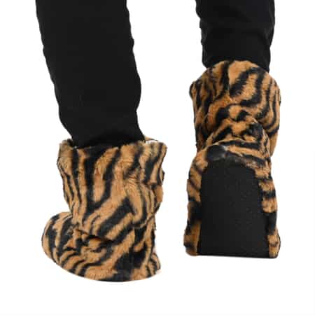 HOMESMART Tiger Print Faux Fur Sherpa Bootie Set of 2 Slippers (Women's Size 5-10) image number 1