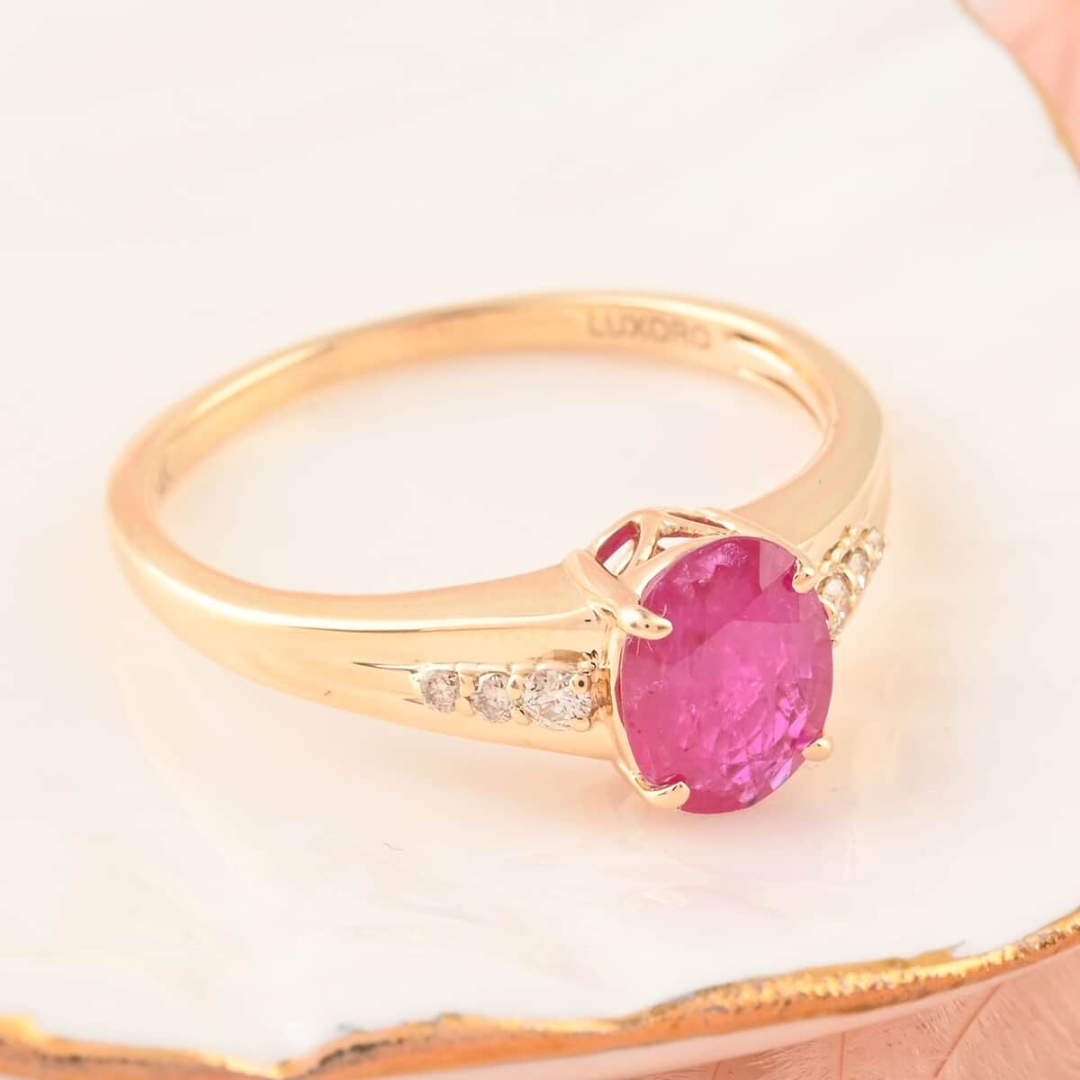 Certified & Appraised Luxoro 14K Yellow Gold AAA Montepuez Ruby and G-H I2 Diamond Ring (Size 8.0) 1.40 ctw image number 1