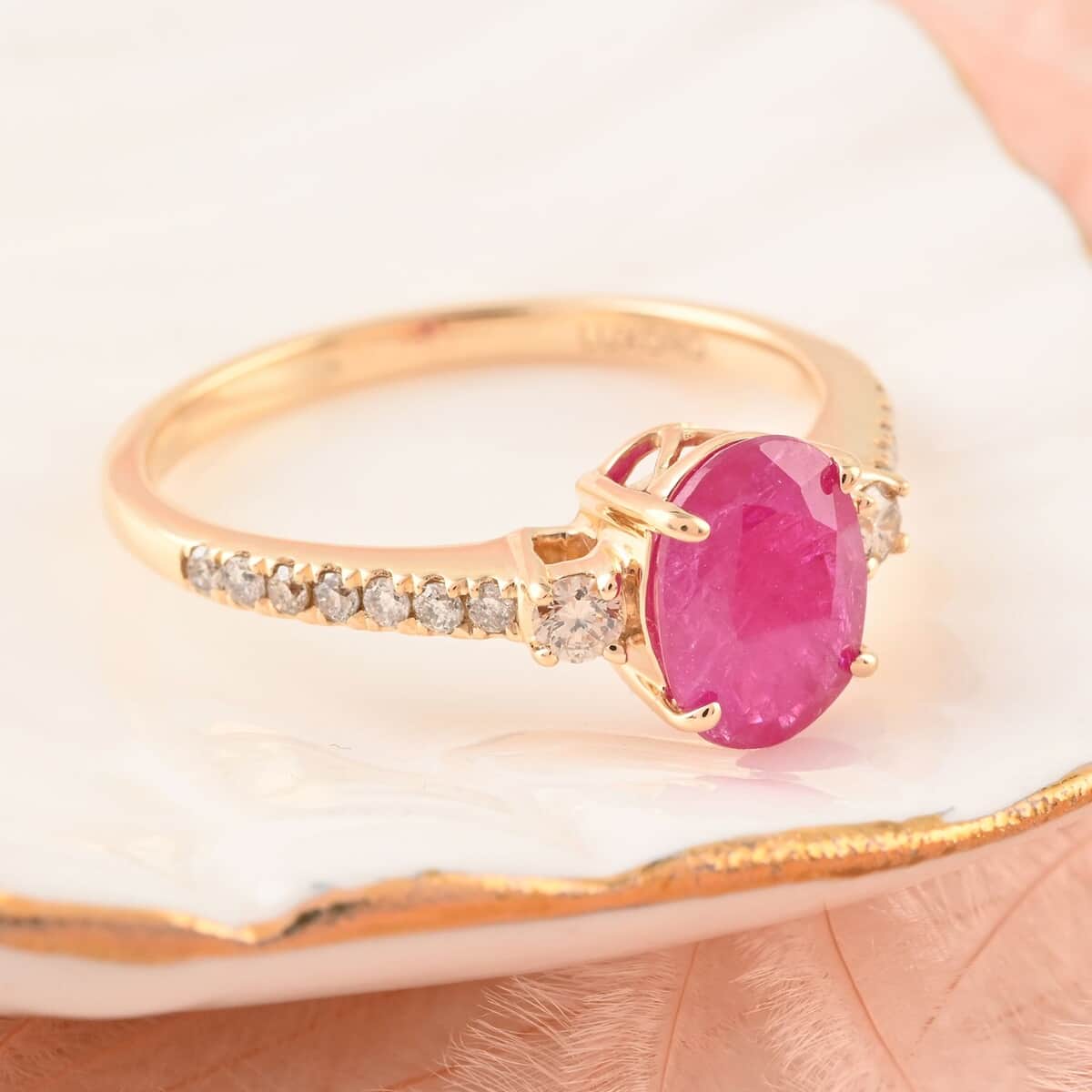 Certified & Appraised Luxoro 14K Yellow Gold AAA Montepuez Ruby and G-H I2 Diamond Ring (Size 7.0) 1.40 ctw image number 1