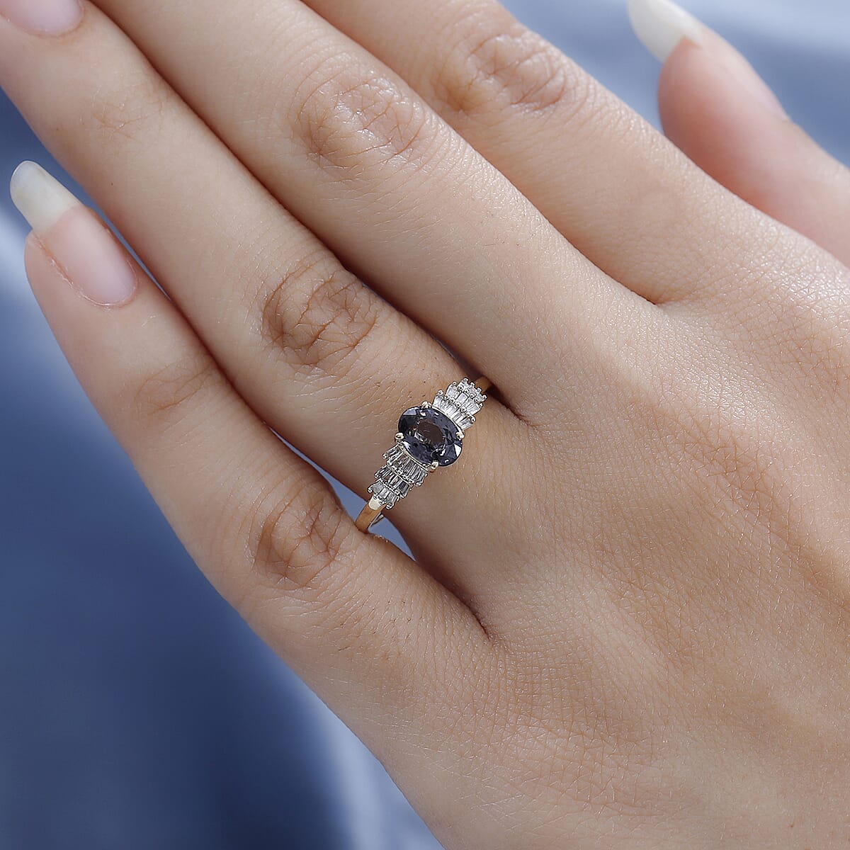 Luxoro 10K Yellow Gold AAA Gray Spinel and G-H I2 Diamond Ring (Size 10.0) 1.10 ctw image number 2