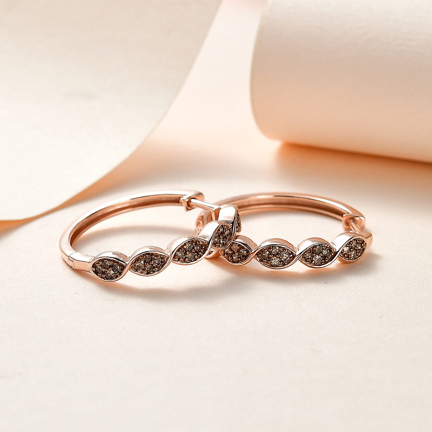 Champagne Diamond - Product card gallery slide 2 (10144542720283)