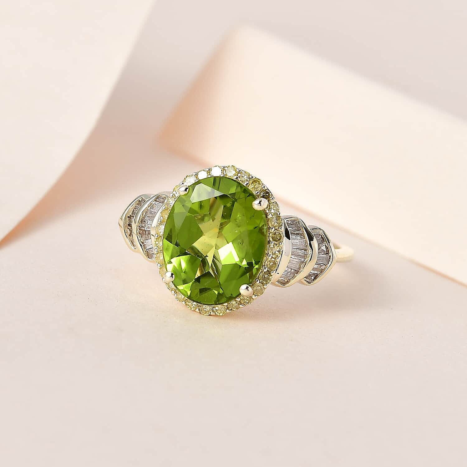 Luxoro Premium Peridot and I3 Natural Yellow and White Diamond 3.90 ctw Ring in 10K Green Gold (Size 10.0) 