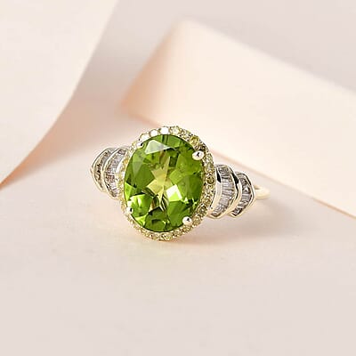 Luxoro Premium Peridot and I3 Natural Yellow and White Diamond 3.90 ctw Ring in 10K Green Gold (Size 10.0) 