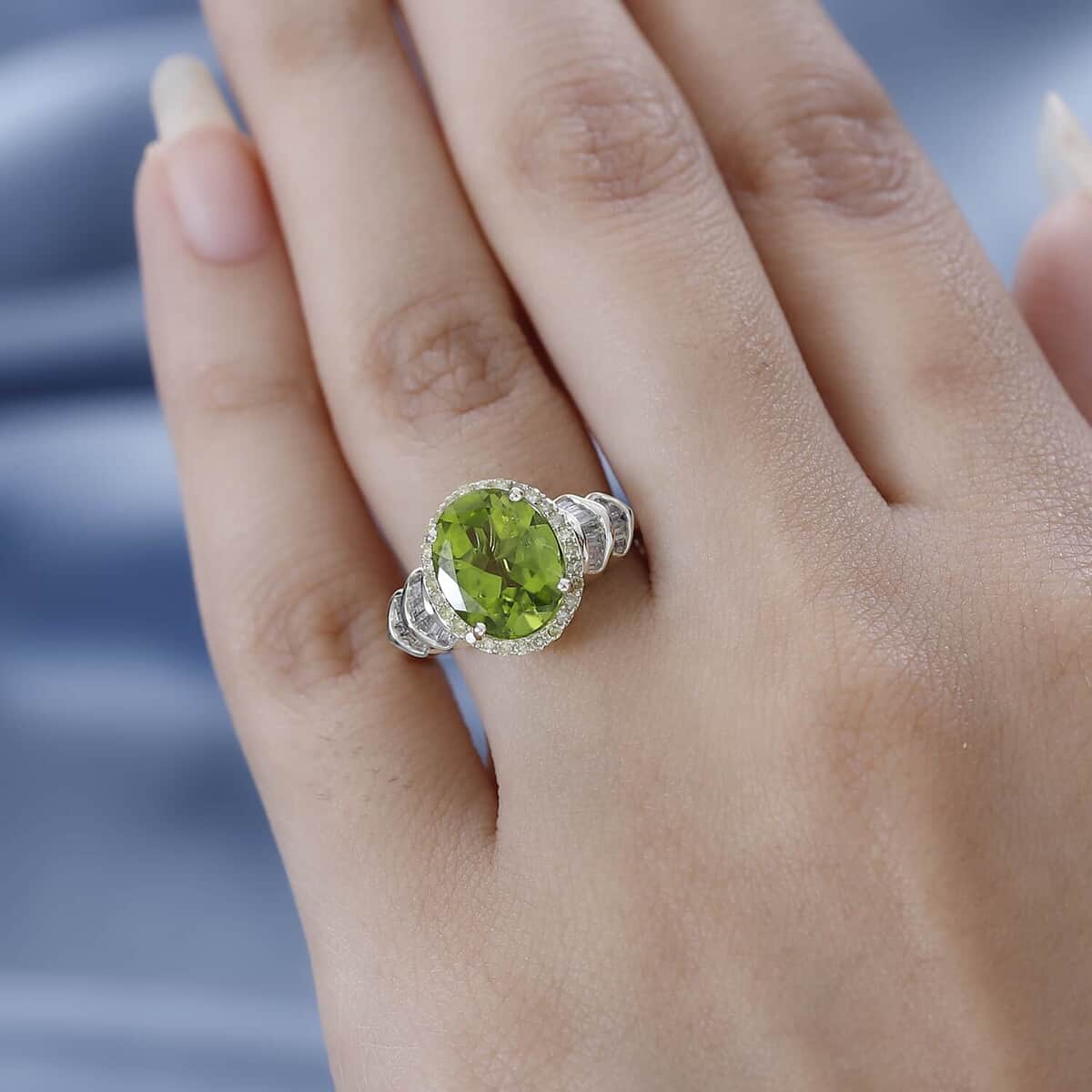 Luxoro 10K Green Gold Premium Peridot and I3 Natural Yellow and White Diamond Ring 3.90 ctw image number 2