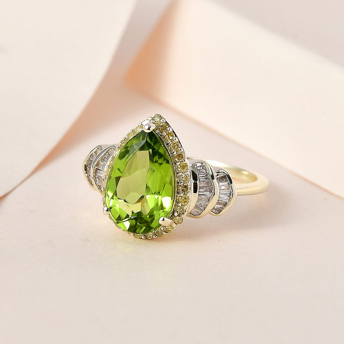 Luxoro 10K Green Gold Premium Peridot, I3 Natural Yellow and White Diamond Ring (Size 8.0) 3.50 ctw image number 1