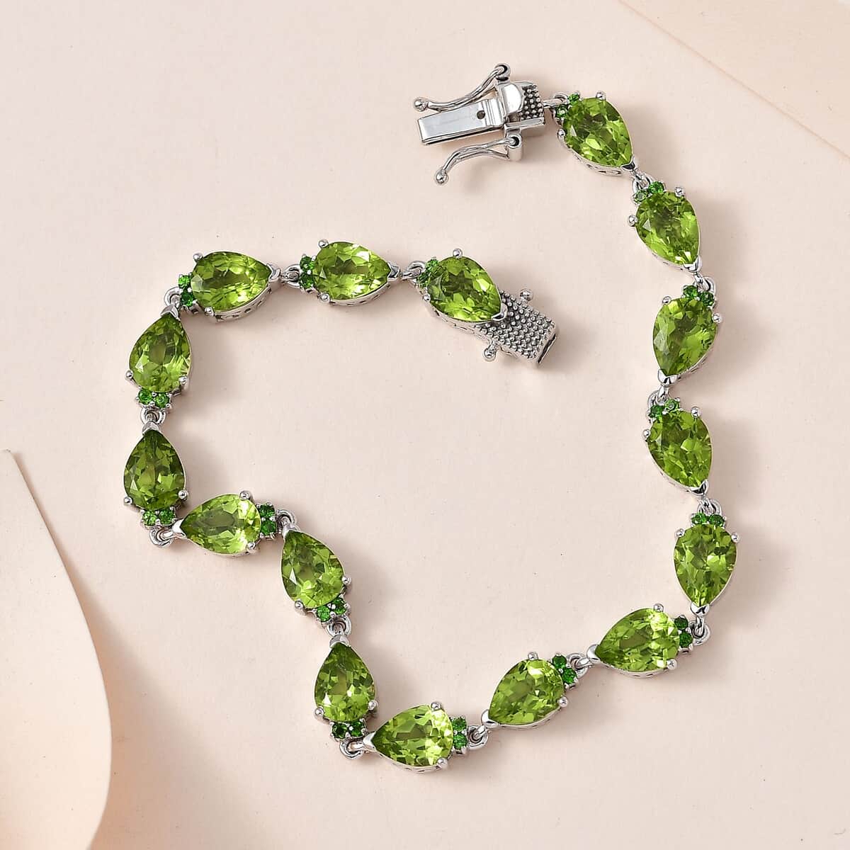 Premium Peridot and Chrome Diopside Bracelet in Rhodium Over Sterling Silver (8.00 In) 19.75 ctw image number 1