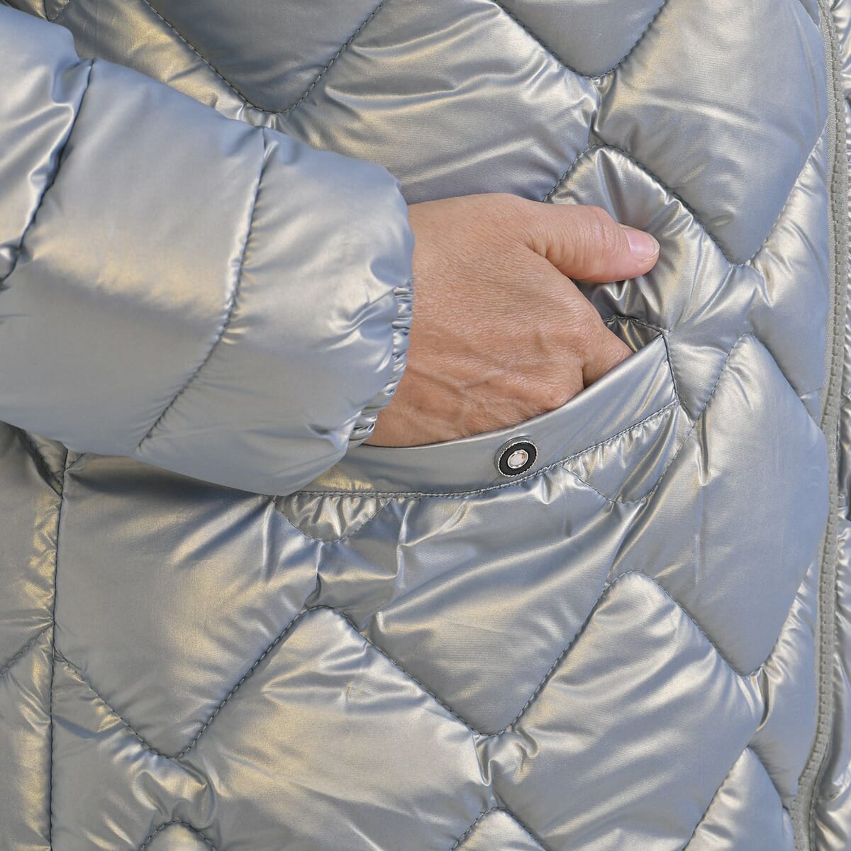 Tamsy Iridescent Green Quilted Puffer Jacket with Detachable Hood - XL image number 7