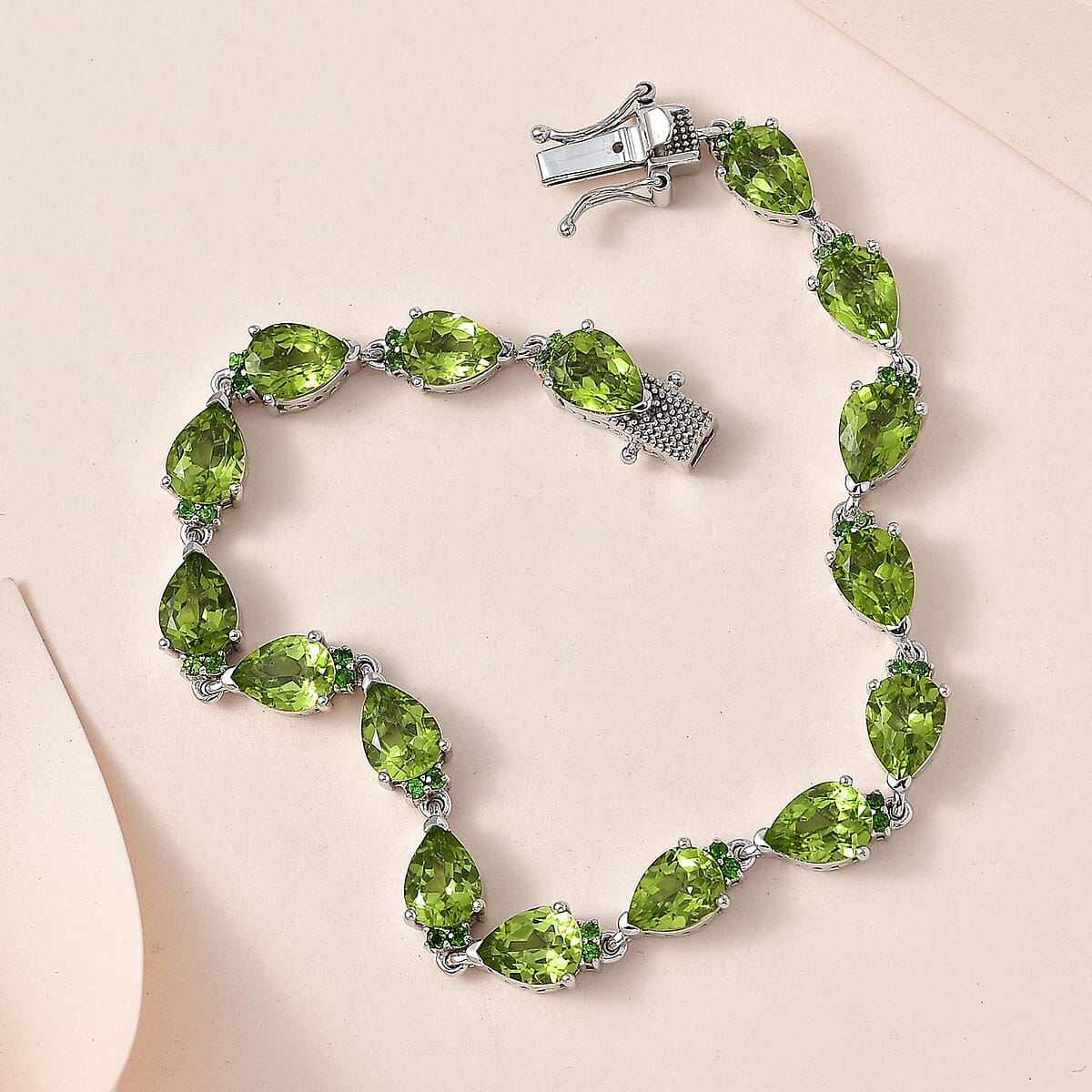 Premium Peridot and Chrome Diopside Bracelet in Rhodium Over Sterling Silver (7.25 In) 18.50 ctw image number 1