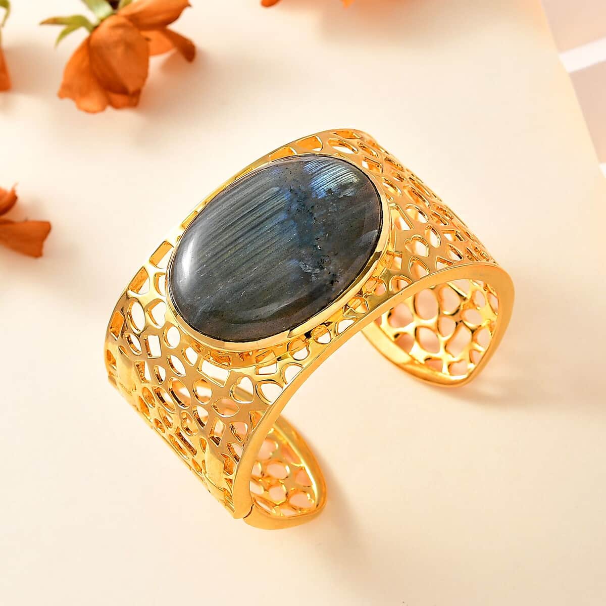 Karis Malagasy Labradorite Cuff Bracelet in 18K YG Plated (6.50 In) 70.85 ctw image number 1