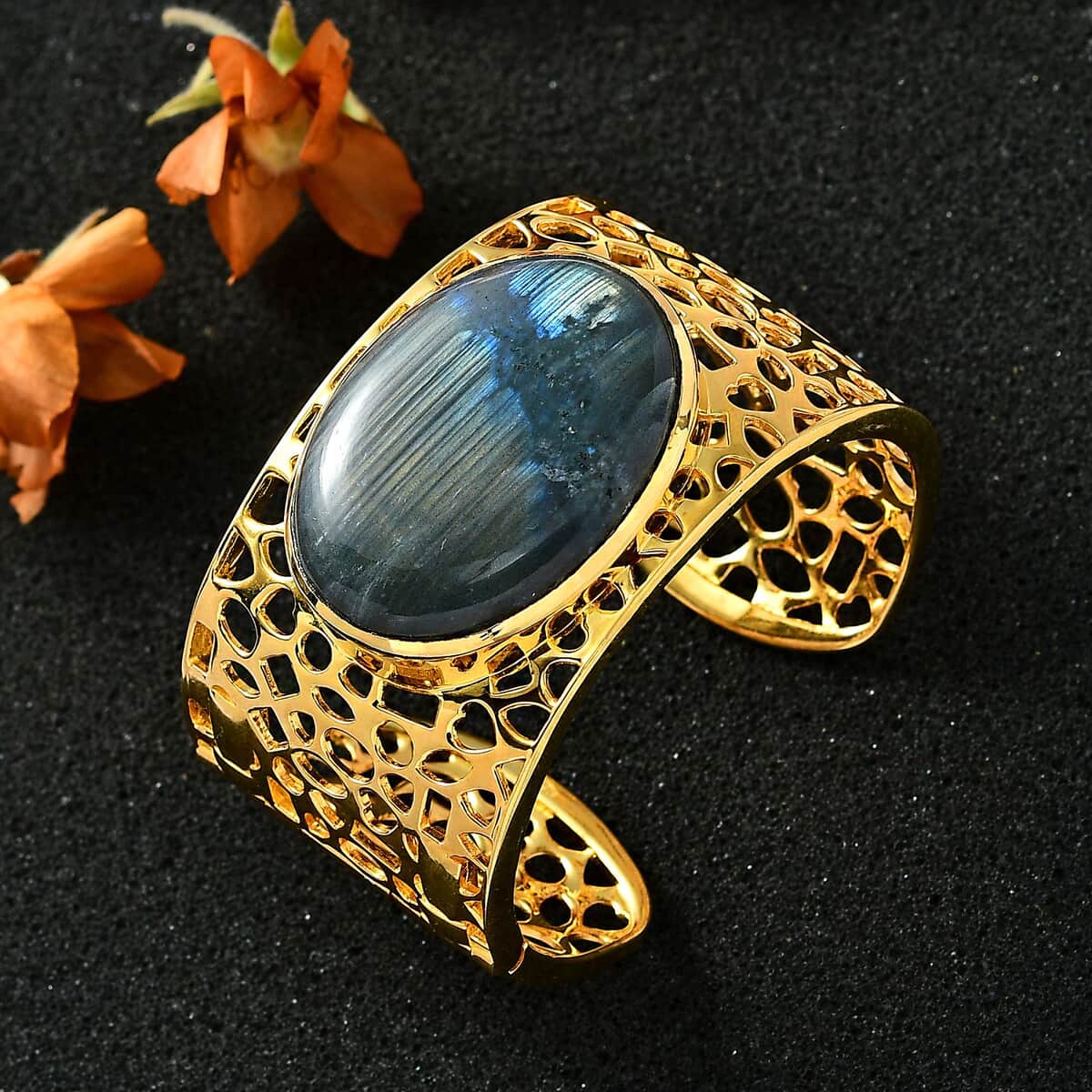Karis Malagasy Labradorite Cuff Bracelet in 18K YG Plated (6.50 In) 70.85 ctw image number 2