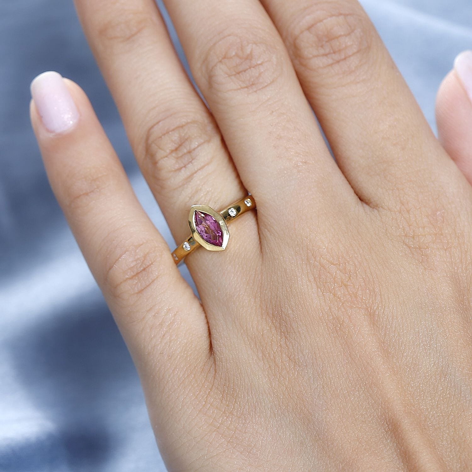 6 - Product card gallery slide 3 (10144975356187)