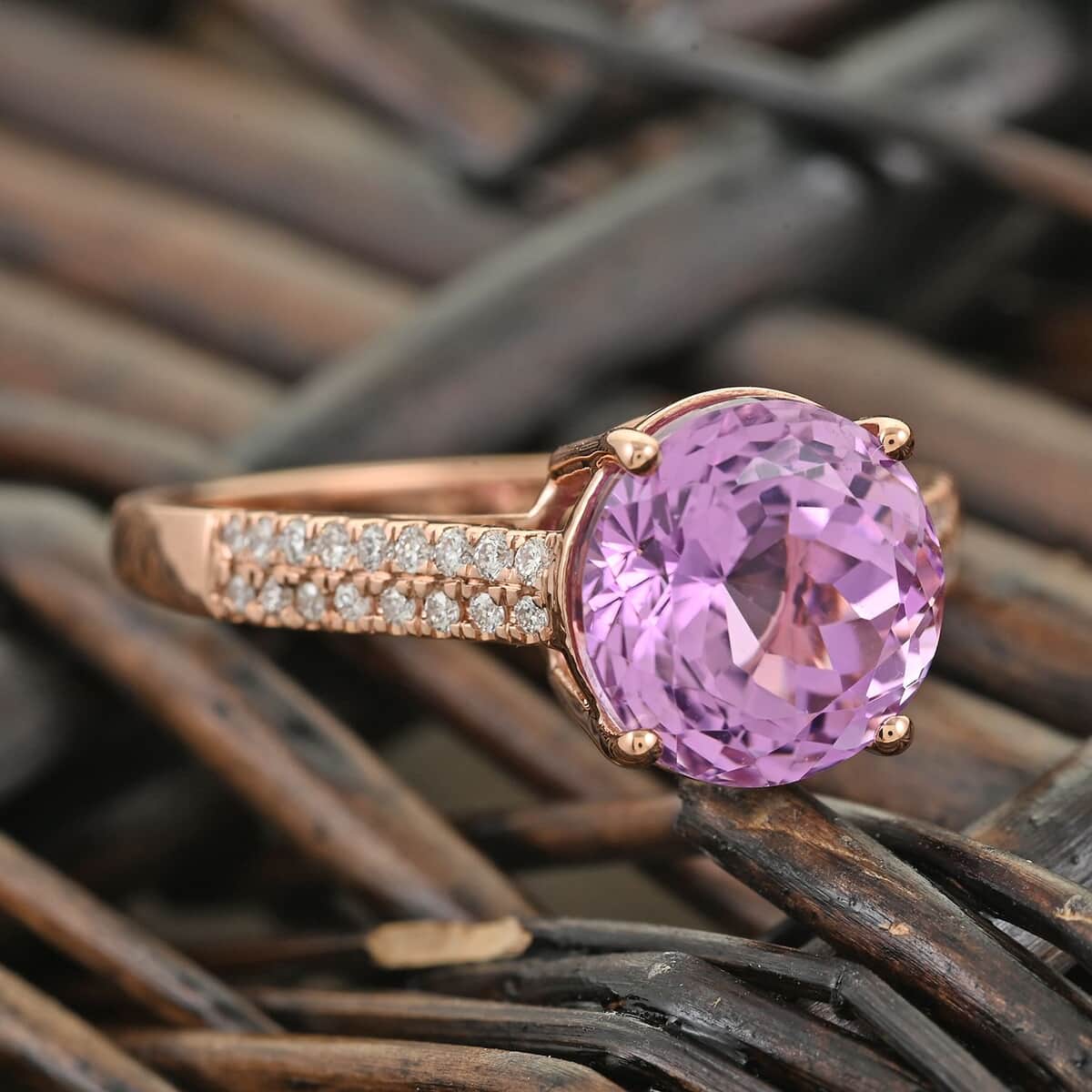 Iliana 18K Rose Gold AAAA Patroke Kunzite and G-H SI Diamond Ring 4.07 Grams 5.50 ctw image number 1