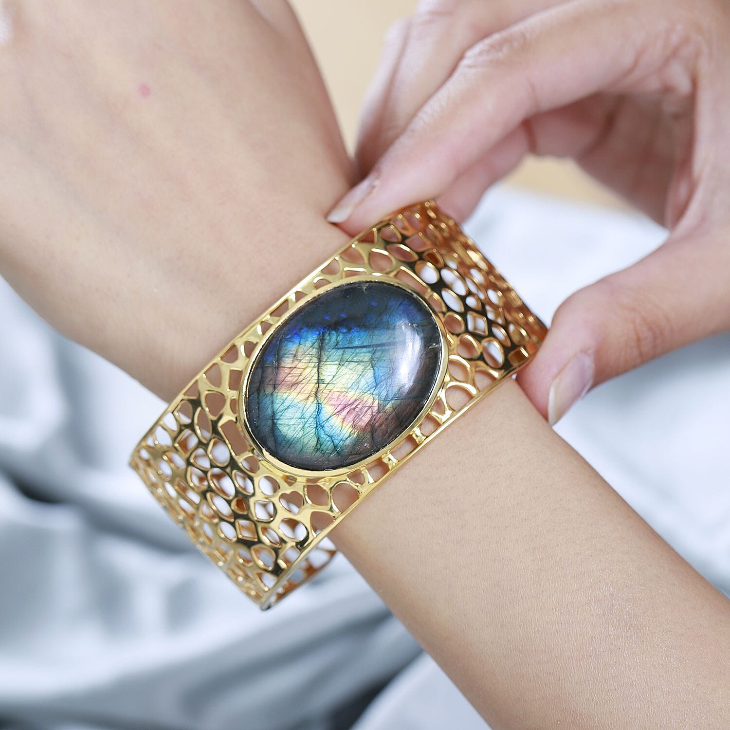 Karis Malagasy Labradorite Cuff Bracelet in 18K YG Plated (8.00 In) 70.85 ctw
