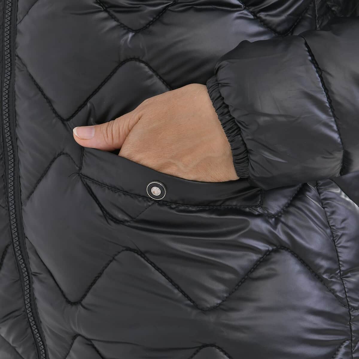 Tamsy Iridescent Black Quilted Puffer Jacket with Detachable Hood - L image number 7