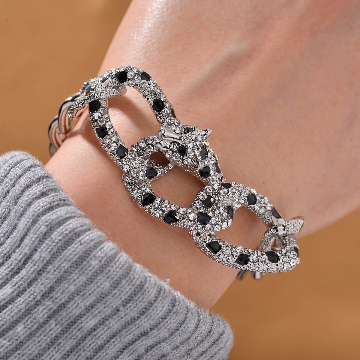 Black and White Austrian Crystal and Enameled Cuban Link Chain Bracelet in Silvertone (8.0-10In) image number 1