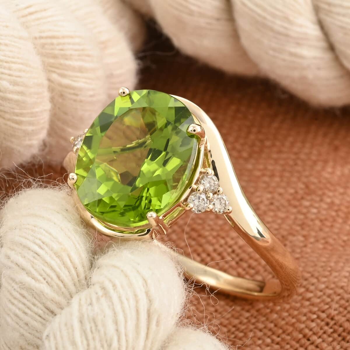 Luxoro 10K Yellow Gold AAA Peridot and I1 Diamond Ring (Size 8.0) 4.10 ctw image number 1