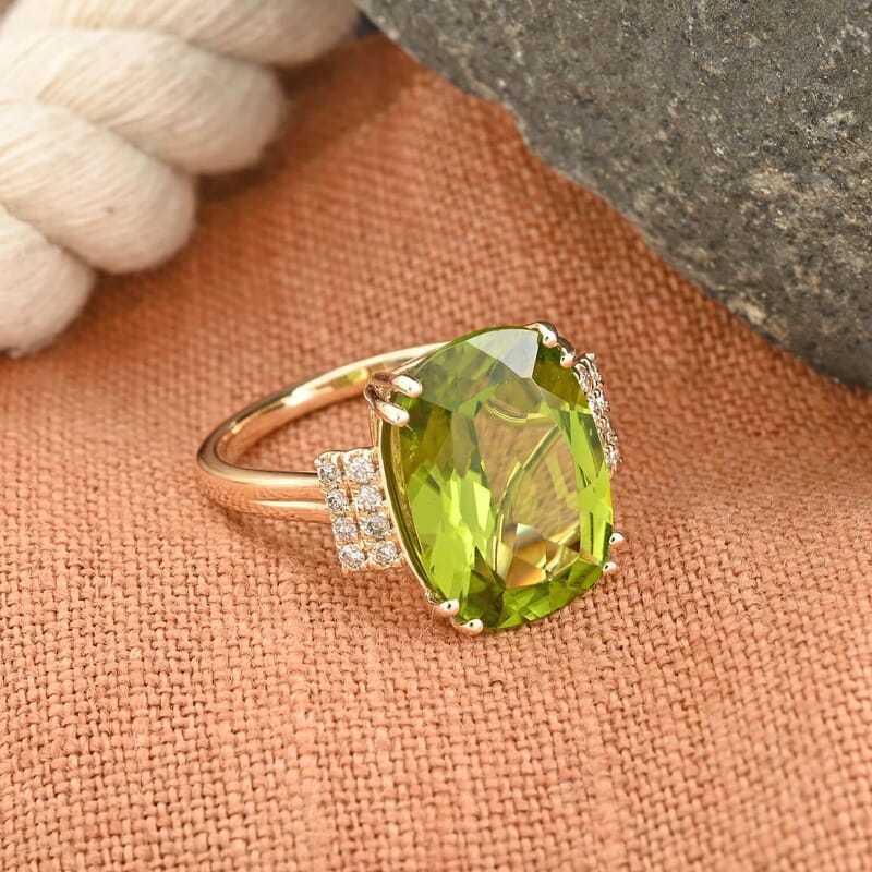 Certified and Appraised Luxoro 10K Yellow Gold AAA Peridot and I1 Diamond Ring (Size 10.0) 7.00 ctw