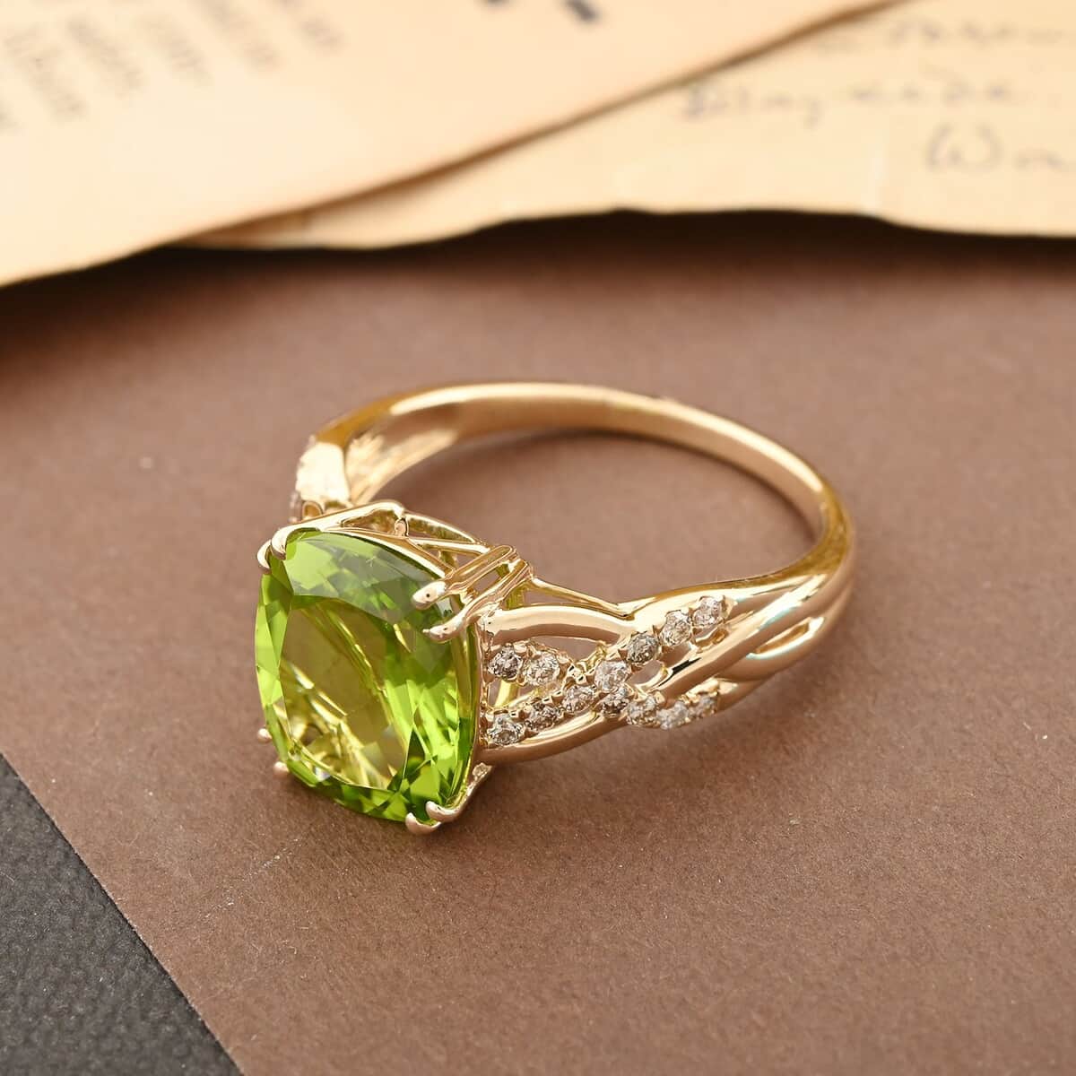 Certified and Appraised Luxoro 10K Yellow Gold AAA Peridot and G-H SI Diamond Ring (Size 6.0) 4.50 ctw image number 1