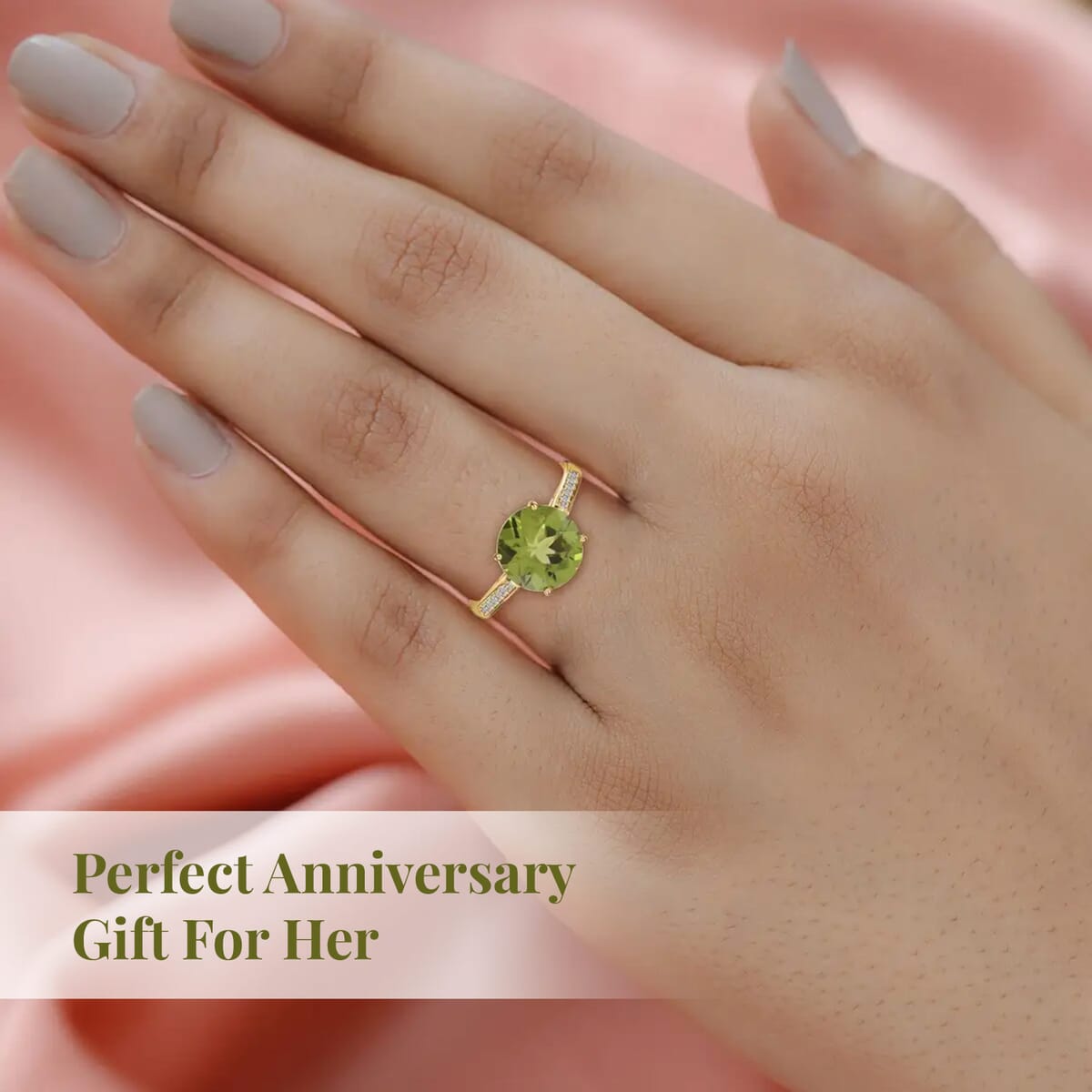 Certified and Appraised Luxoro AAA Peridot and I1 Diamond 4.20 ctw Ring in 10K Yellow Gold (Size 7.0) image number 4