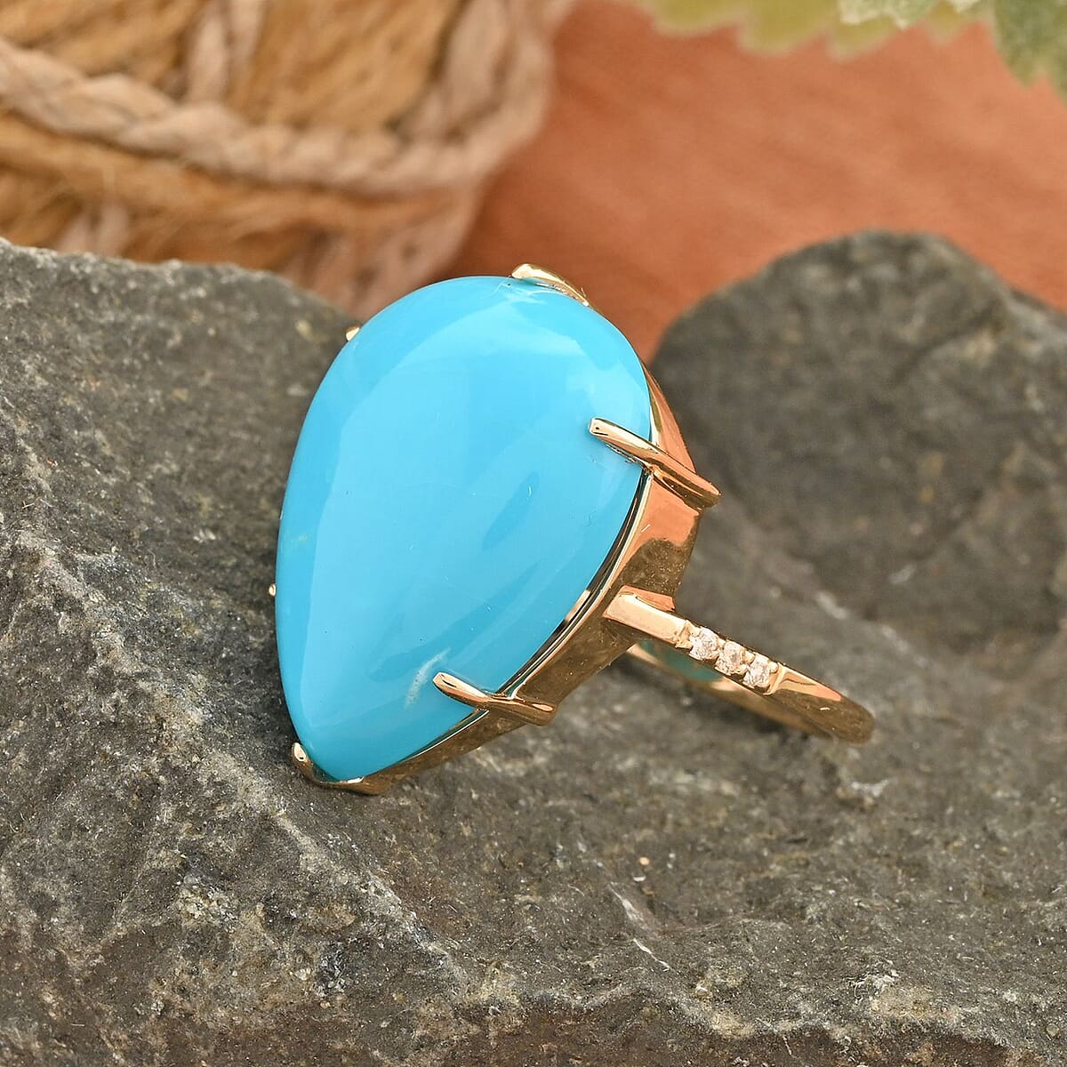 Certified & Appraised Luxoro AAA Sleeping Beauty Turquoise and G-H I2 Diamond 12.65 ctw Ring in 14K Yellow Gold (Size 7.0) image number 1