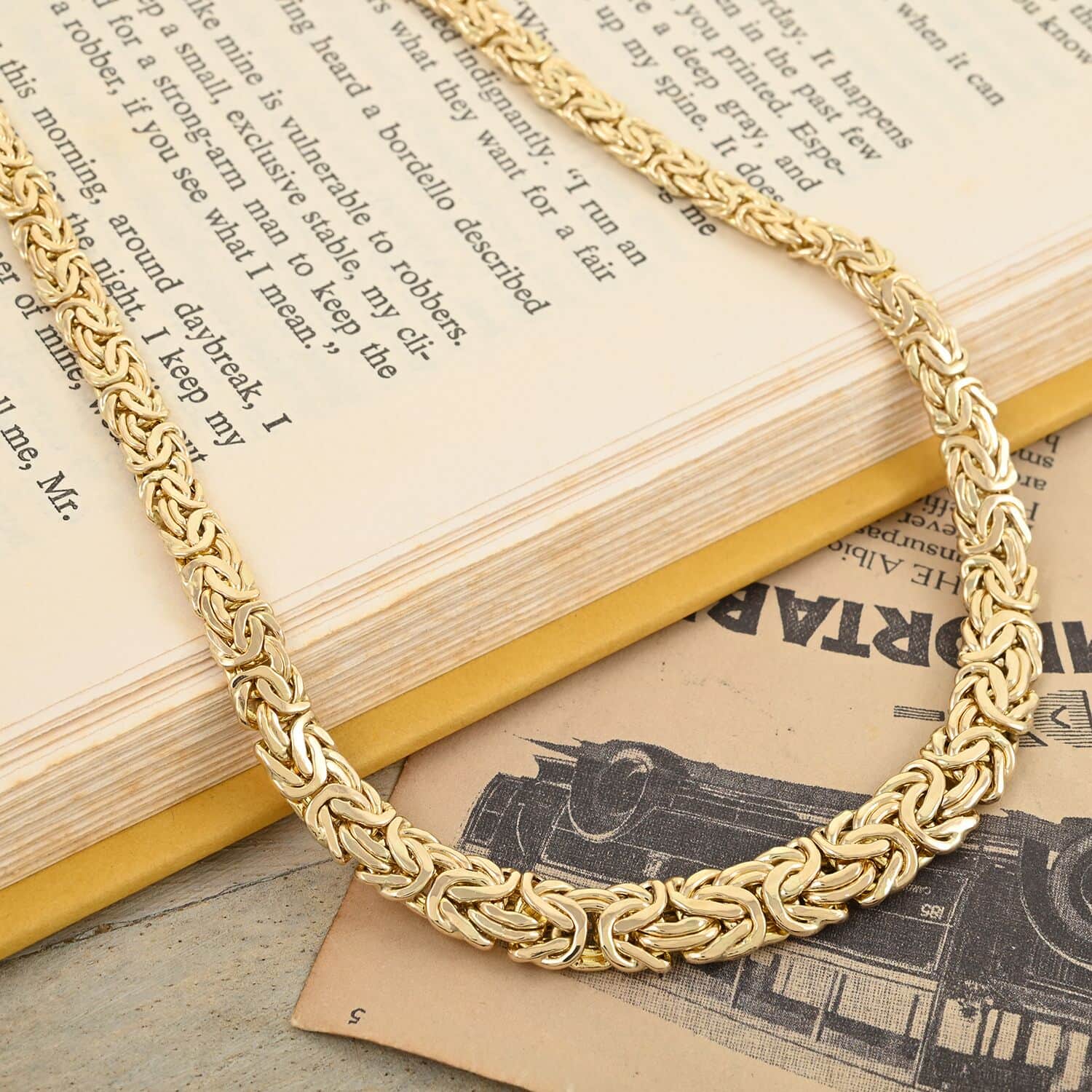 14K Yellow Gold 8.75mm Graduated Flat Byzantine Necklace 17 Inches 15.30  Grams