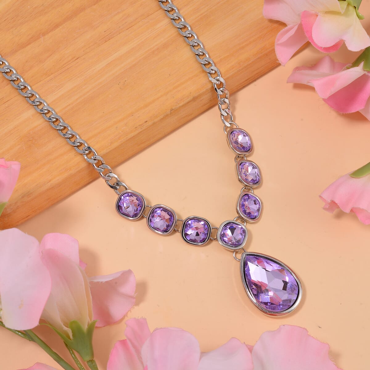 Simulated Purple Quartz Necklace in Silvertone 20-22 Inches image number 1