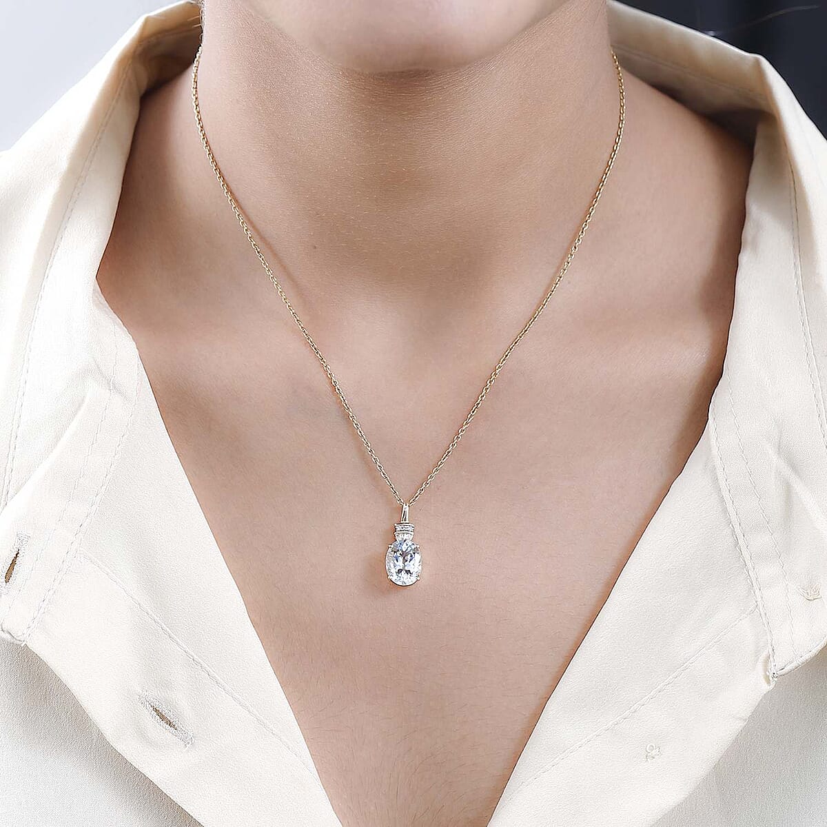 Luxoro 10K Yellow Gold Premium Mangoro Aquamarine and Diamond Pendant without Chain 3.10 ctw image number 2