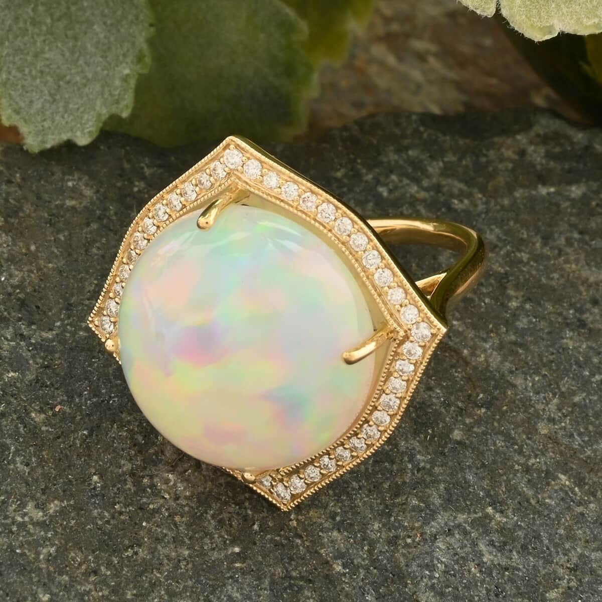 Certified & Appraised Iliana 18K Yellow Gold AAA Ethiopian Welo Opal and G-H SI White Diamond Ring 6 Grams 12.30 ctw image number 1