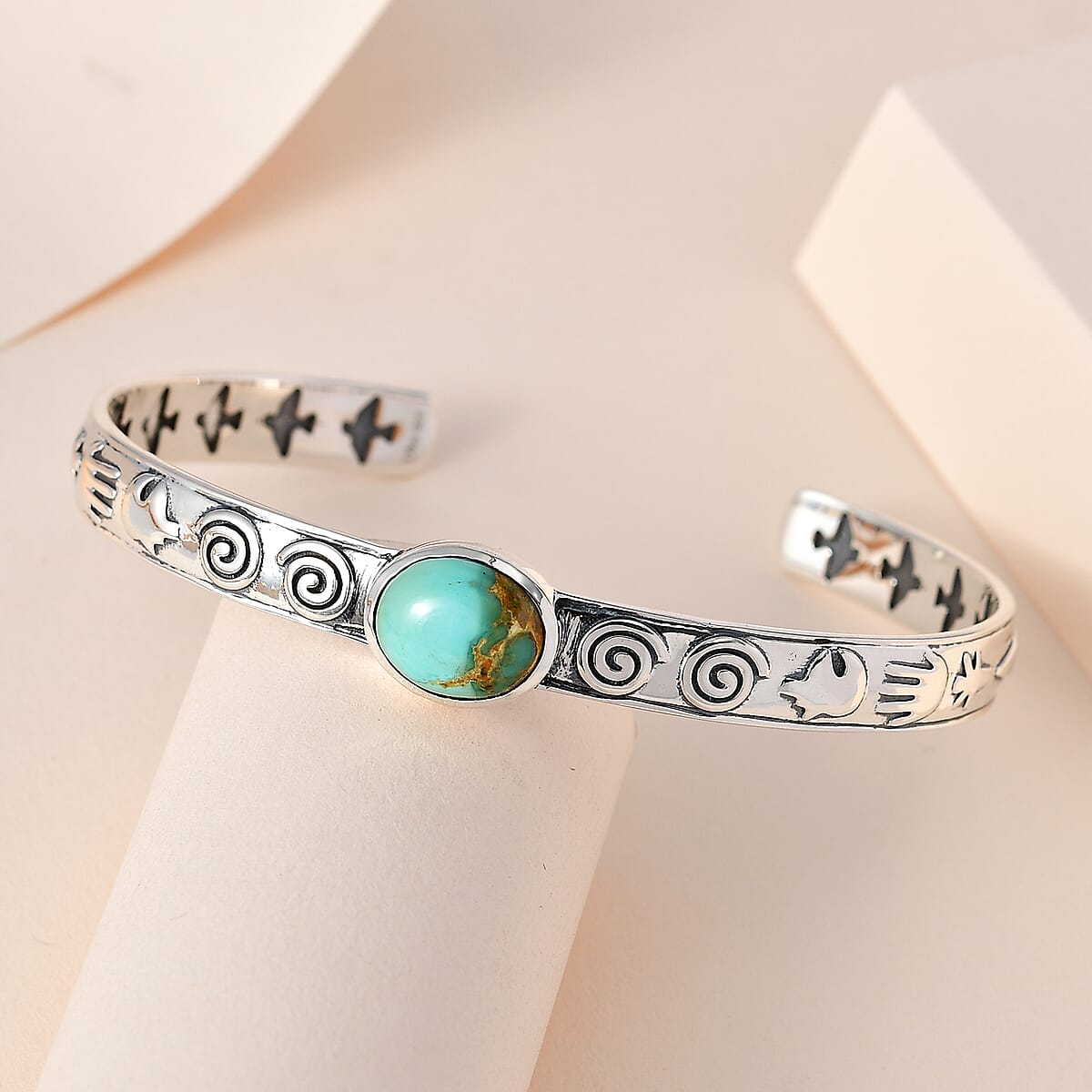 Artisan Crafted Royston Turquoise Cuff Bracelet in Sterling Silver (7.25 In) 4.25 ctw image number 1