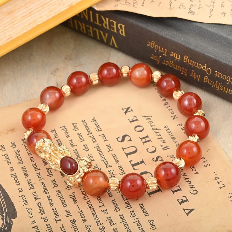 Pixiu Feng Shui Red Agate 9-10mm 90.80 ctw Beaded Bracelet in Goldtone (6.50-7.00In)