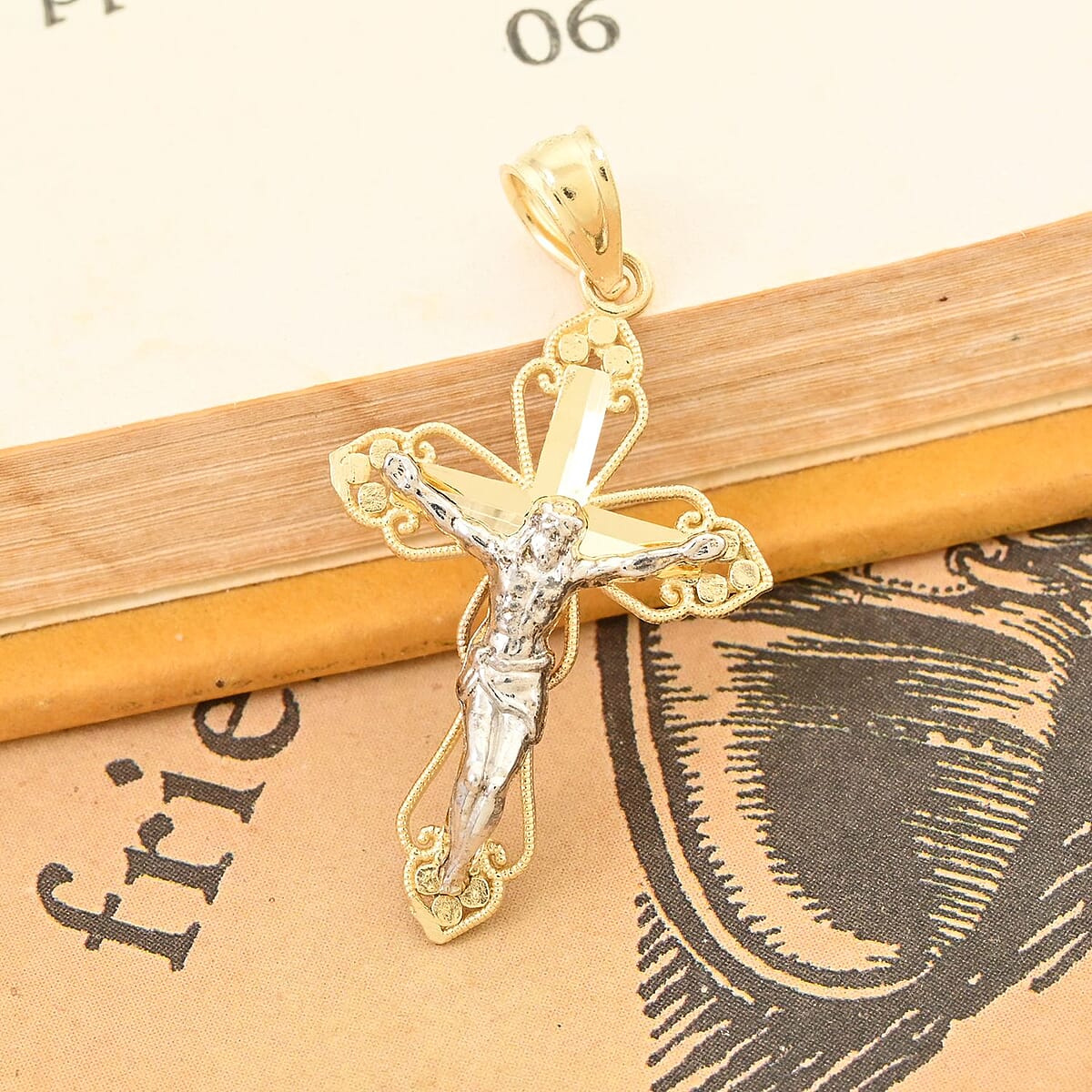 Made in America 10K Yellow Gold Crucifix Pendant 0.80 Grams image number 1