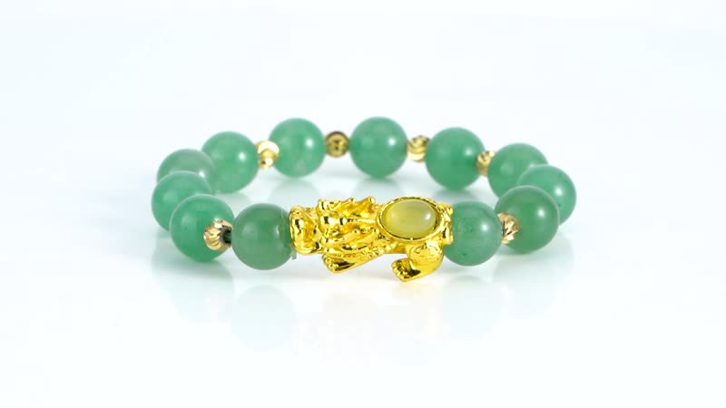Pixiu Feng Shui Red Agate 9-10mm Beaded Bracelet in Goldtone (6.50-7.00In) 90.80 ctw