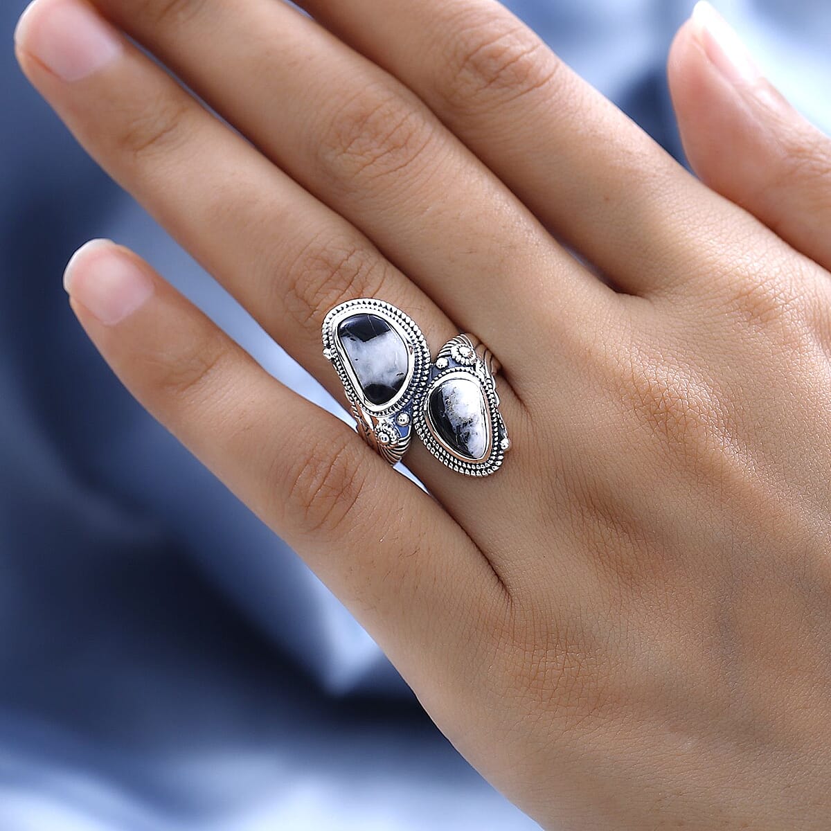 Artisan Crafted White Buffalo Bypass Ring in Sterling Silver (Size 8.0) 5.25 ctw image number 2