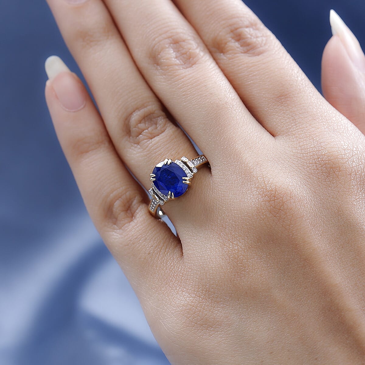 Luxoro 10K Yellow Gold Premium Tanzanian Blue Spinel (DF) and G-H I3 Diamond Ring (Size 7.0) 4.20 Grams 3.10 ctw image number 2