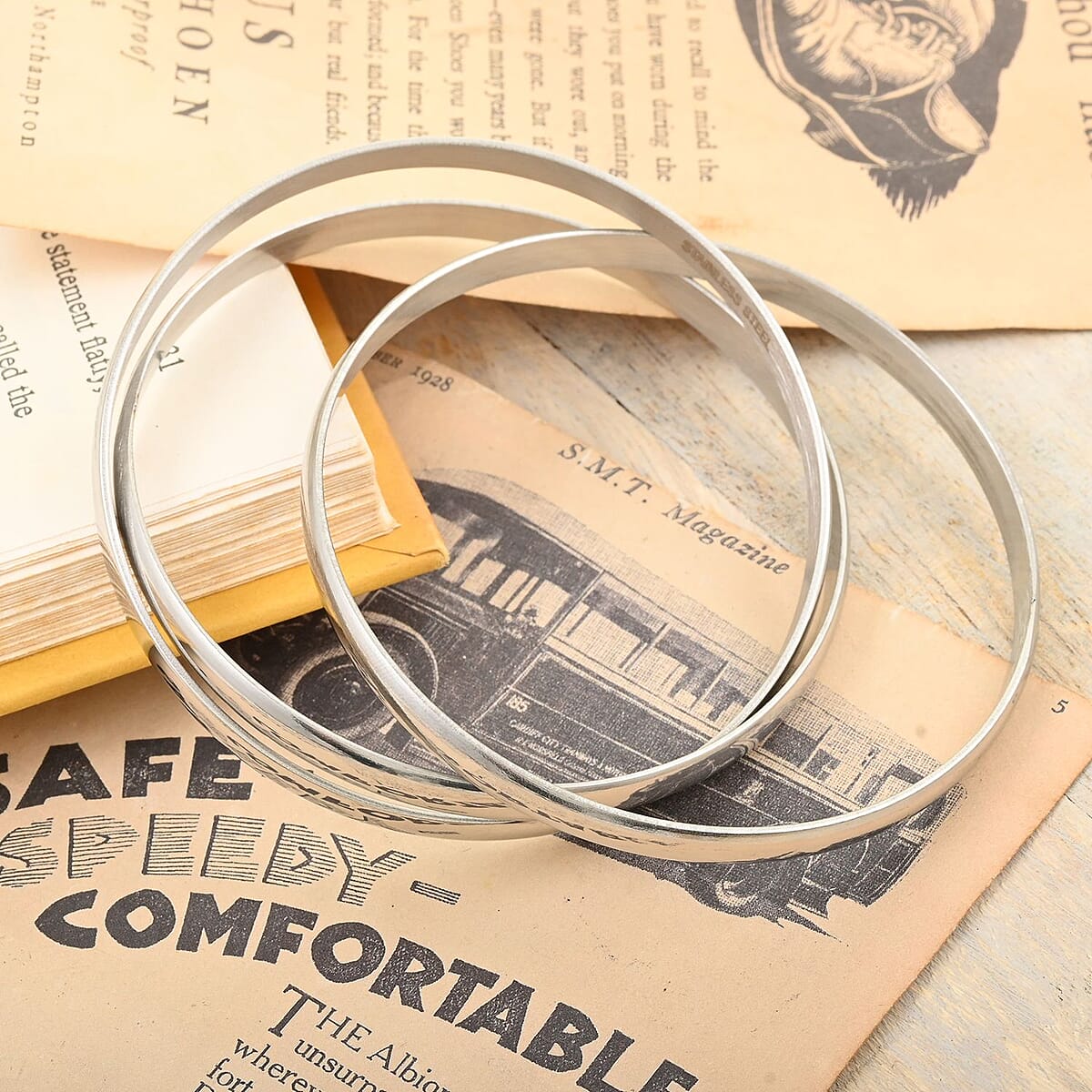 Bangle Bracelet (8.00In) in Stainless Steel image number 1