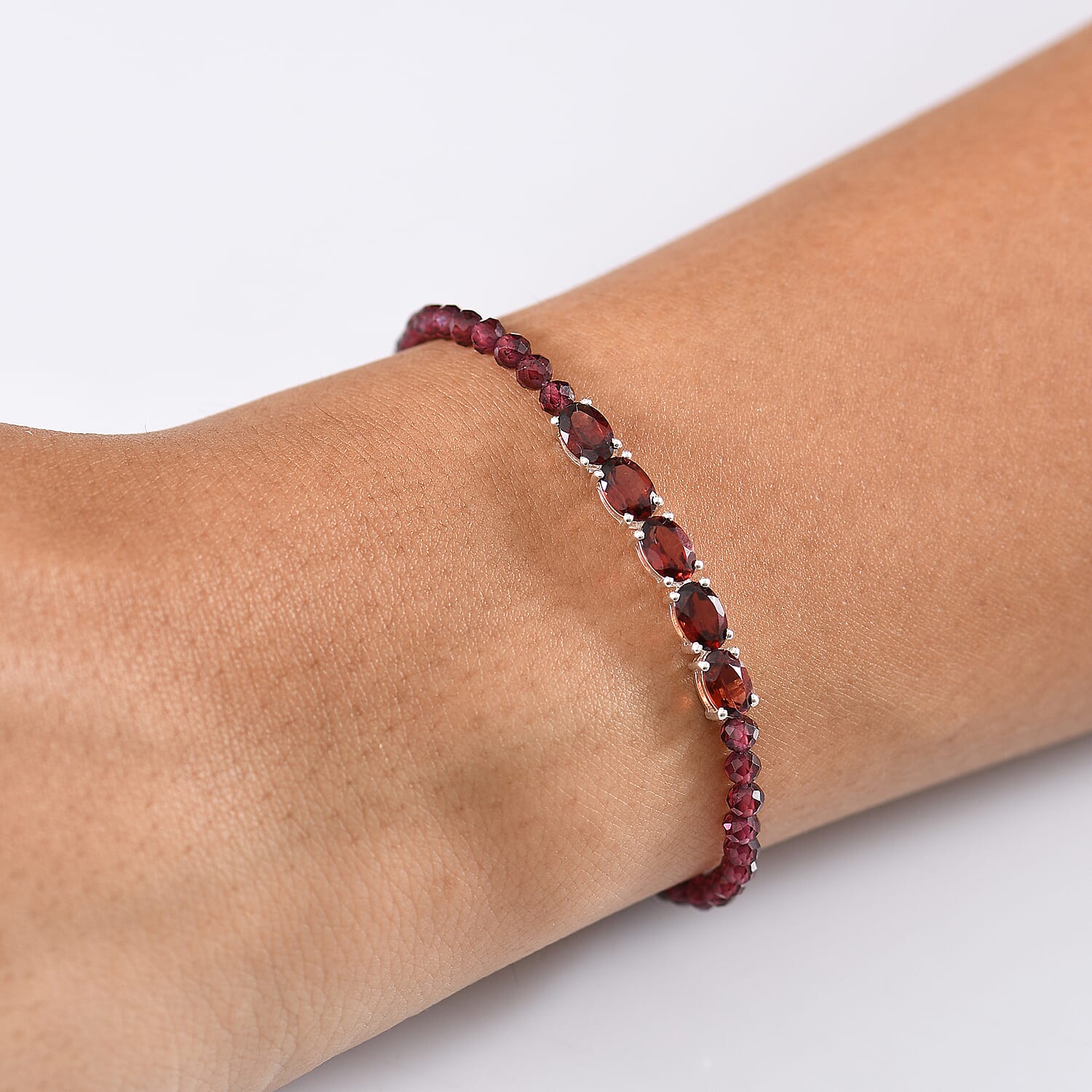D'Joy Mozambique Garnet 10.50 ctw Beaded Bracelet in Sterling Silver (6.50-8.00In)