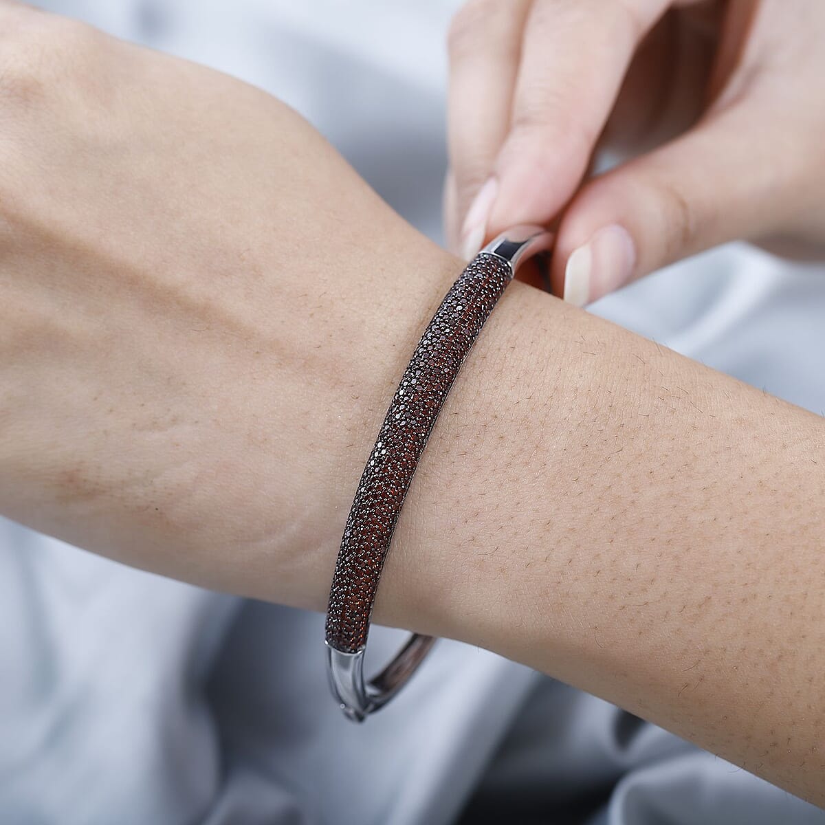 Mozambique Garnet Dome Bangle Bracelet in Platinum Over Sterling Silver (8.00 In) 3.85 ctw image number 2