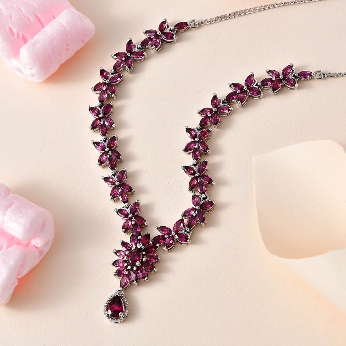 Tanzanian Rhodolite Garnet Necklace 18-20 Inches in Platinum Over Sterling Silver 15.50 ctw image number 1