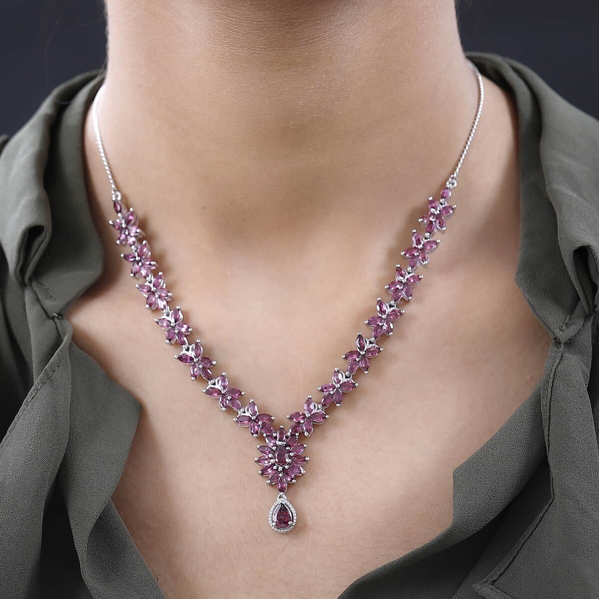 Tanzanian Rhodolite Garnet Necklace 18-20 Inches in Platinum Over Sterling Silver 15.50 ctw image number 2