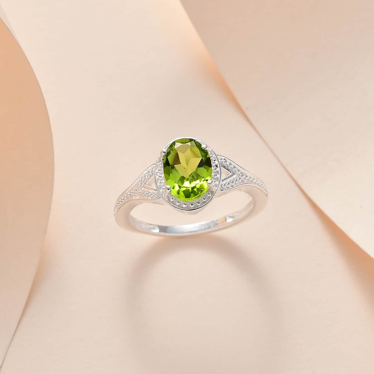 Peridot Solitaire Ring in Sterling Silver (Size 9.0) 1.25 ctw image number 1