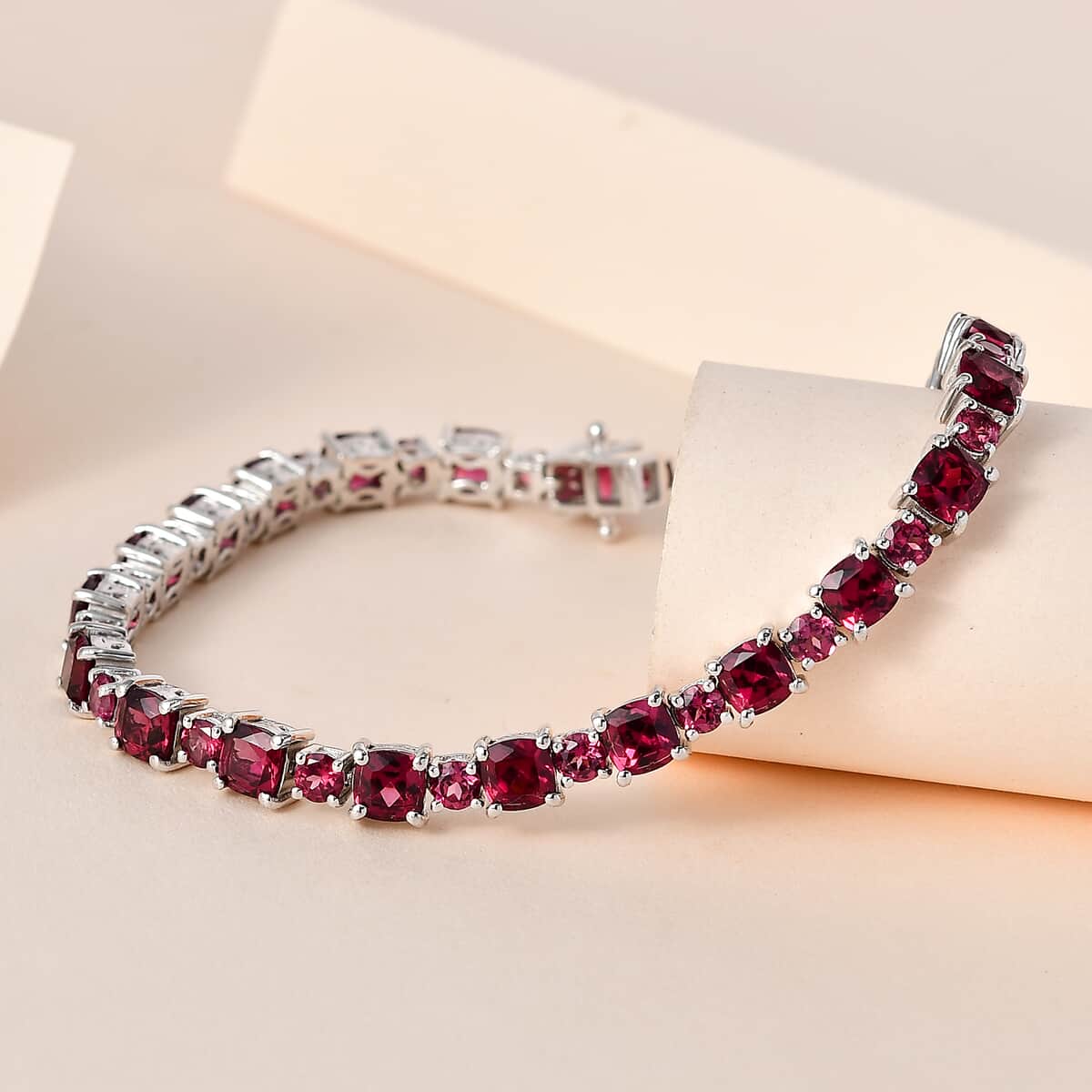 Tanzanian Rhodolite Garnet Bracelet in Platinum Over Sterling Silver (7.25 In) 16.50 ctw image number 1